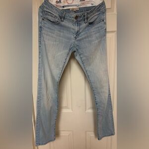 Women’s CAbi light wash jeans. Inseam 28”, rise 7.5”. Size 2